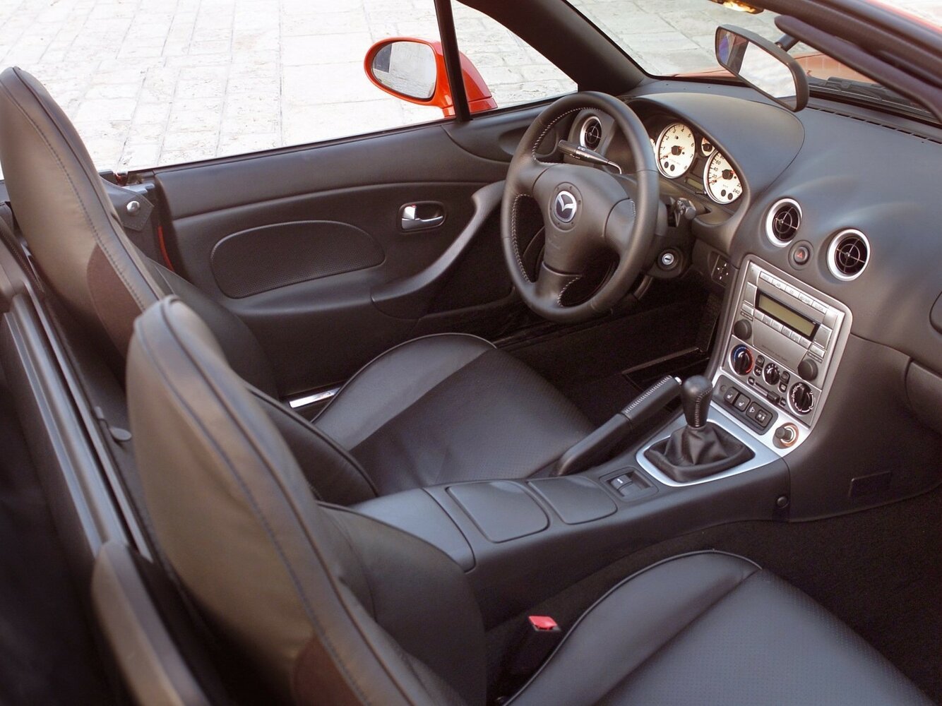 Mazda MX-5, II (NB) Рестайлинг, 2001–2005, Родстер: Передняя часть салона