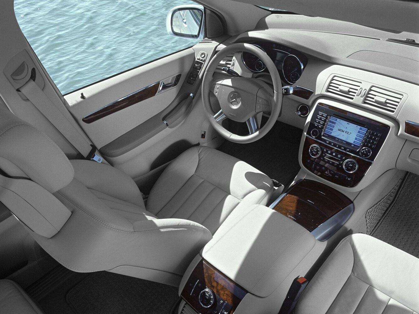 Mercedes-Benz R-Класс, I, 2005–2007, Минивэн: Передняя часть салона