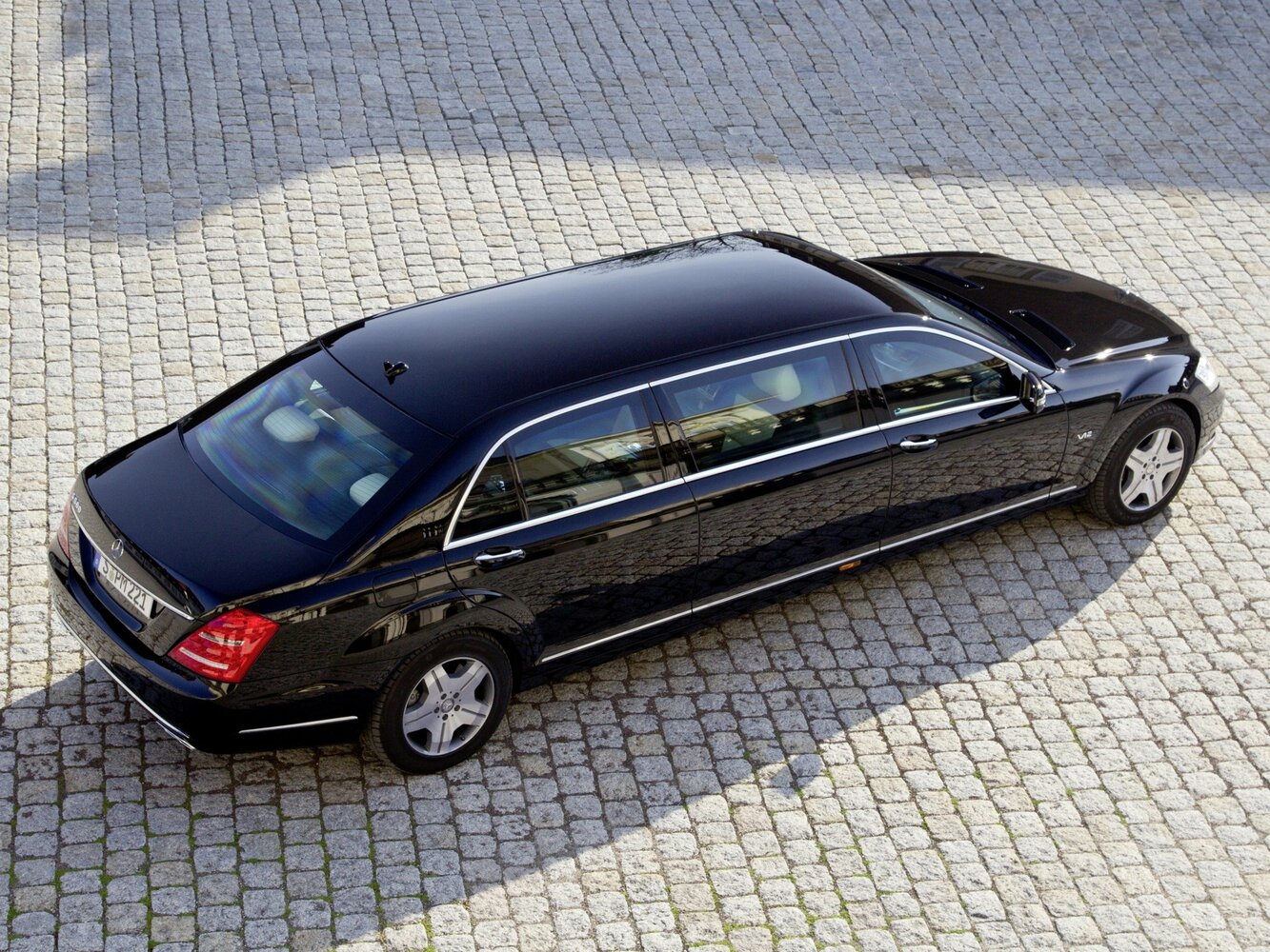 Mercedes-Benz S-Класс, V (W221) Рестайлинг, 2009–2013, Лимузин Pullman: Вид сзади в три четверти