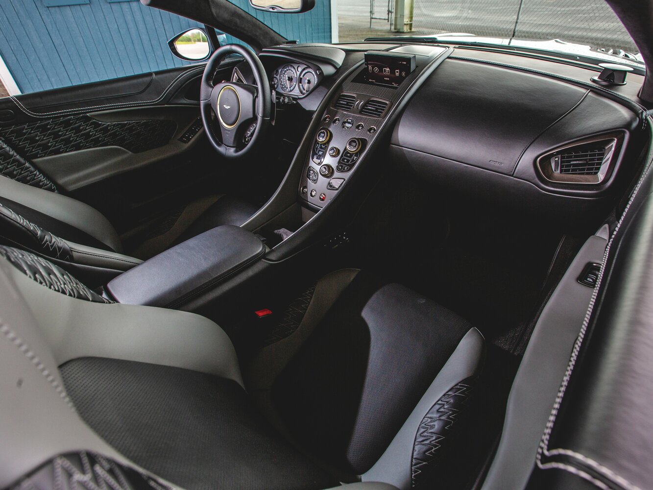 Aston Martin Vanquish Zagato, II, 2016–2018, Кабриолет Volante: Передняя часть салона