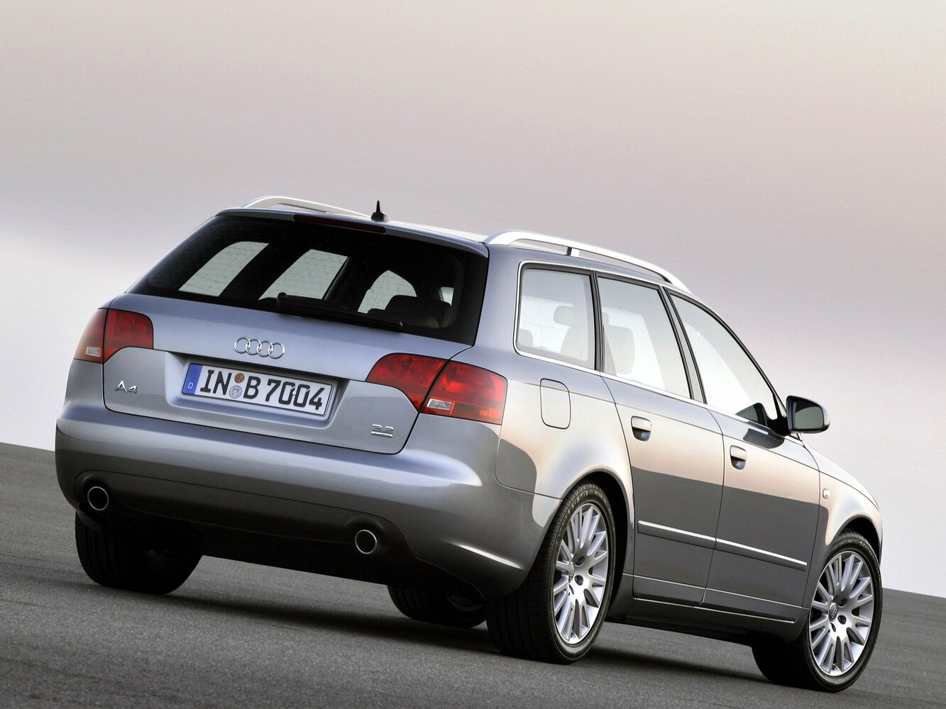 Audi A4, III (B7), 2004–2009, Универсал 5 дв.: Вид сзади в три четверти