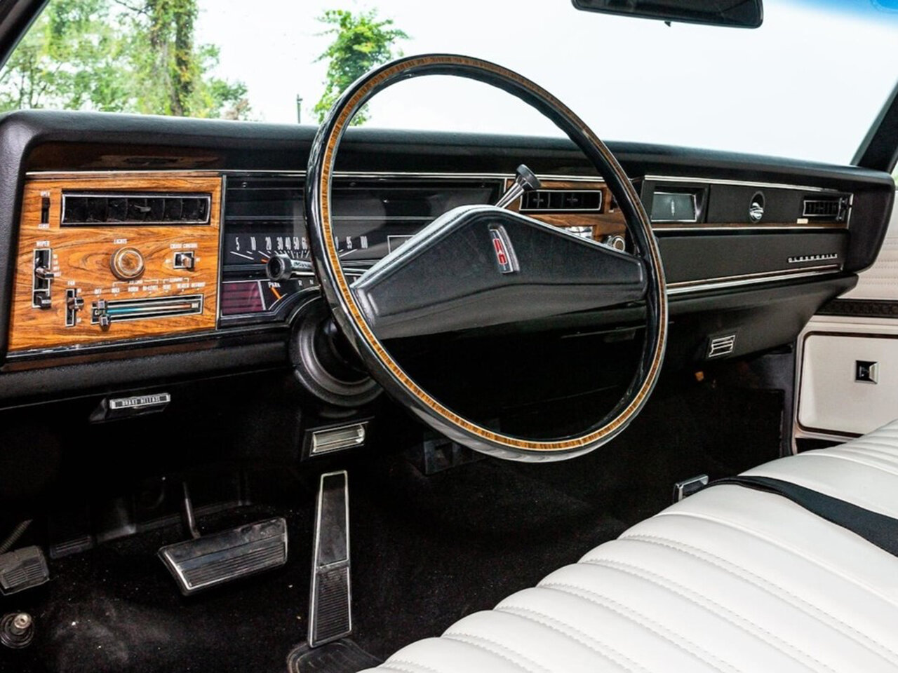Oldsmobile Delta 88, VII, 1971–1976, Кабриолет Convertible: Передняя панель
