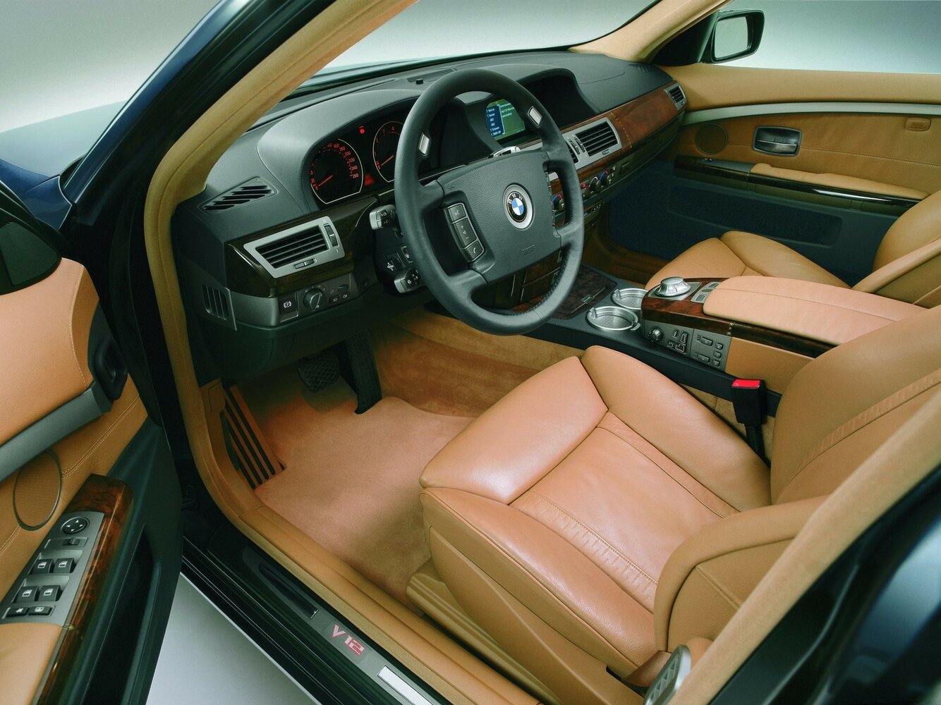 BMW 7 серии, IV (E65/E66), 2001–2005, Седан: Передняя часть салона