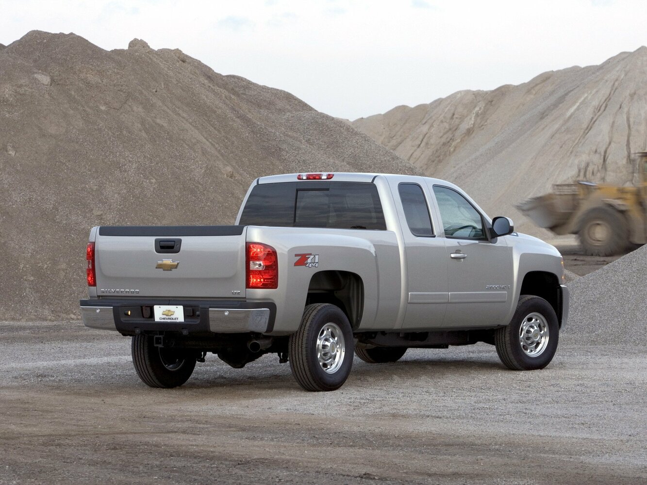 Chevrolet Silverado, II (GMT900), 2007–2013, Пикап Полуторная кабина Extended Cab: Вид сзади в три четверти