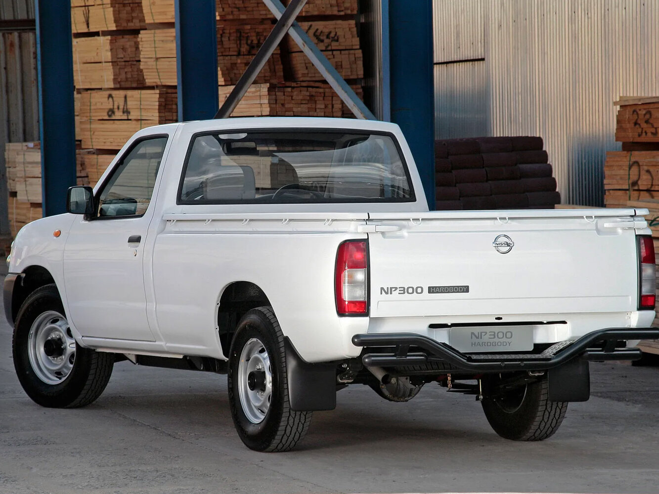 Nissan NP300, , 2008–2015, Pickup Одинарная кабина: Rear three-quarter view