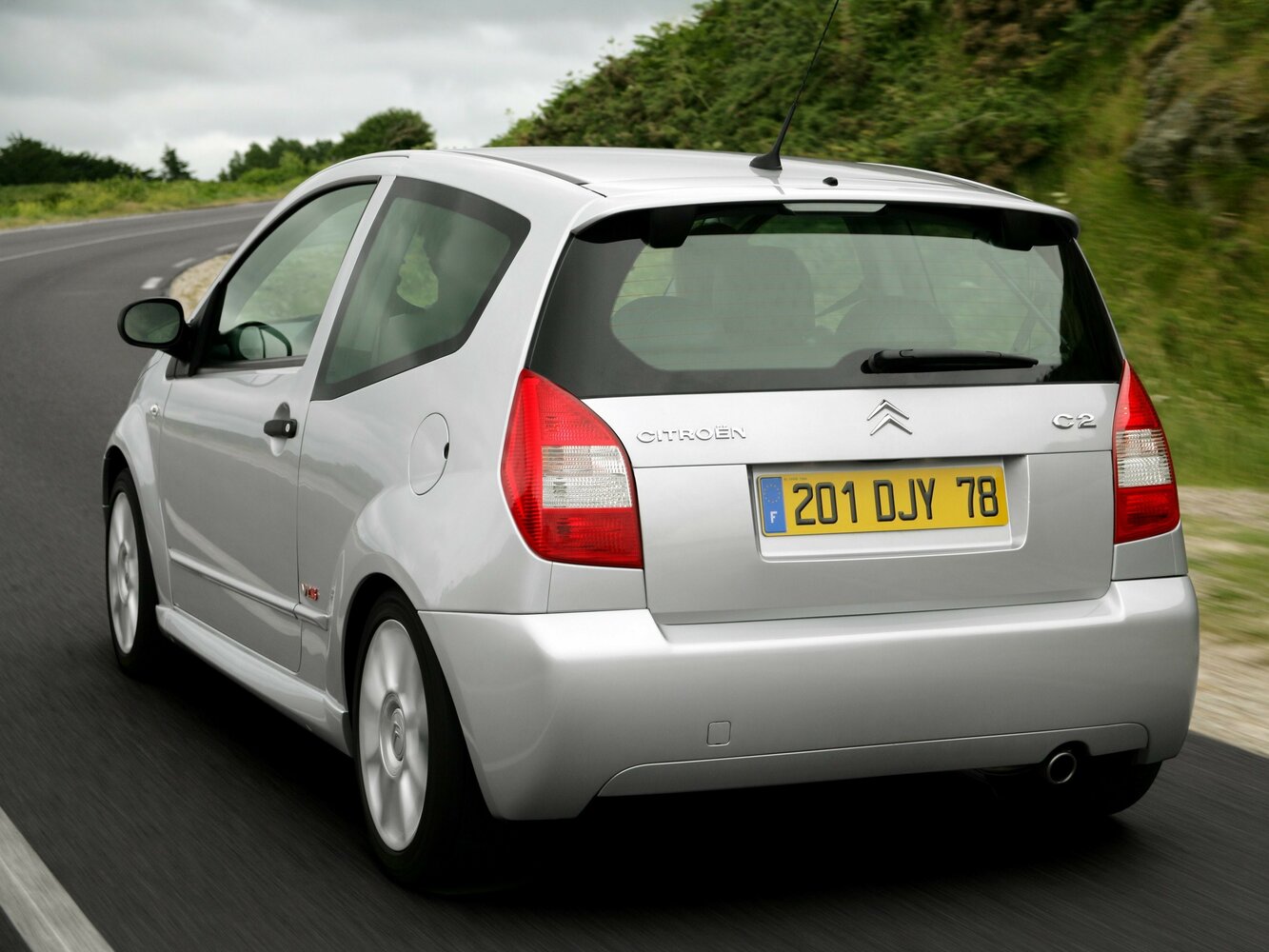 Citroen C2, , 2003–2009, Хэтчбек 3 дв.: Вид сзади в три четверти