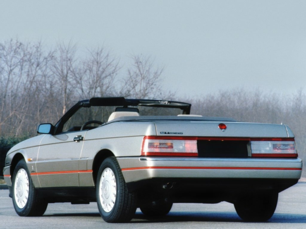 Cadillac Allante, , 1989–1996, Кабриолет: Вид сзади в три четверти