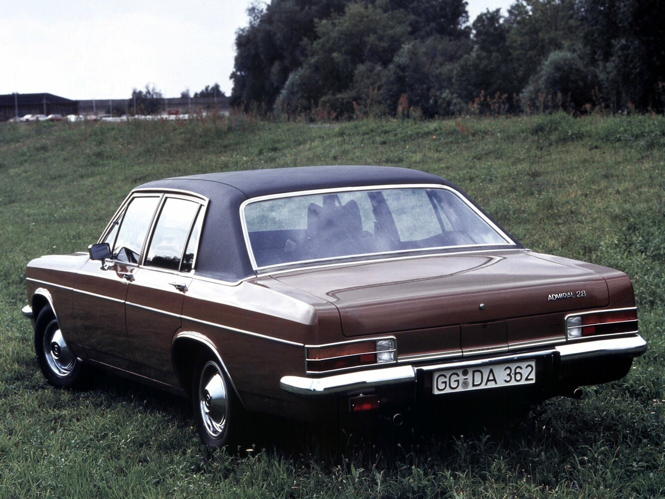 Opel Admiral, B, 1969–1978, Sedan: Rear three-quarter view