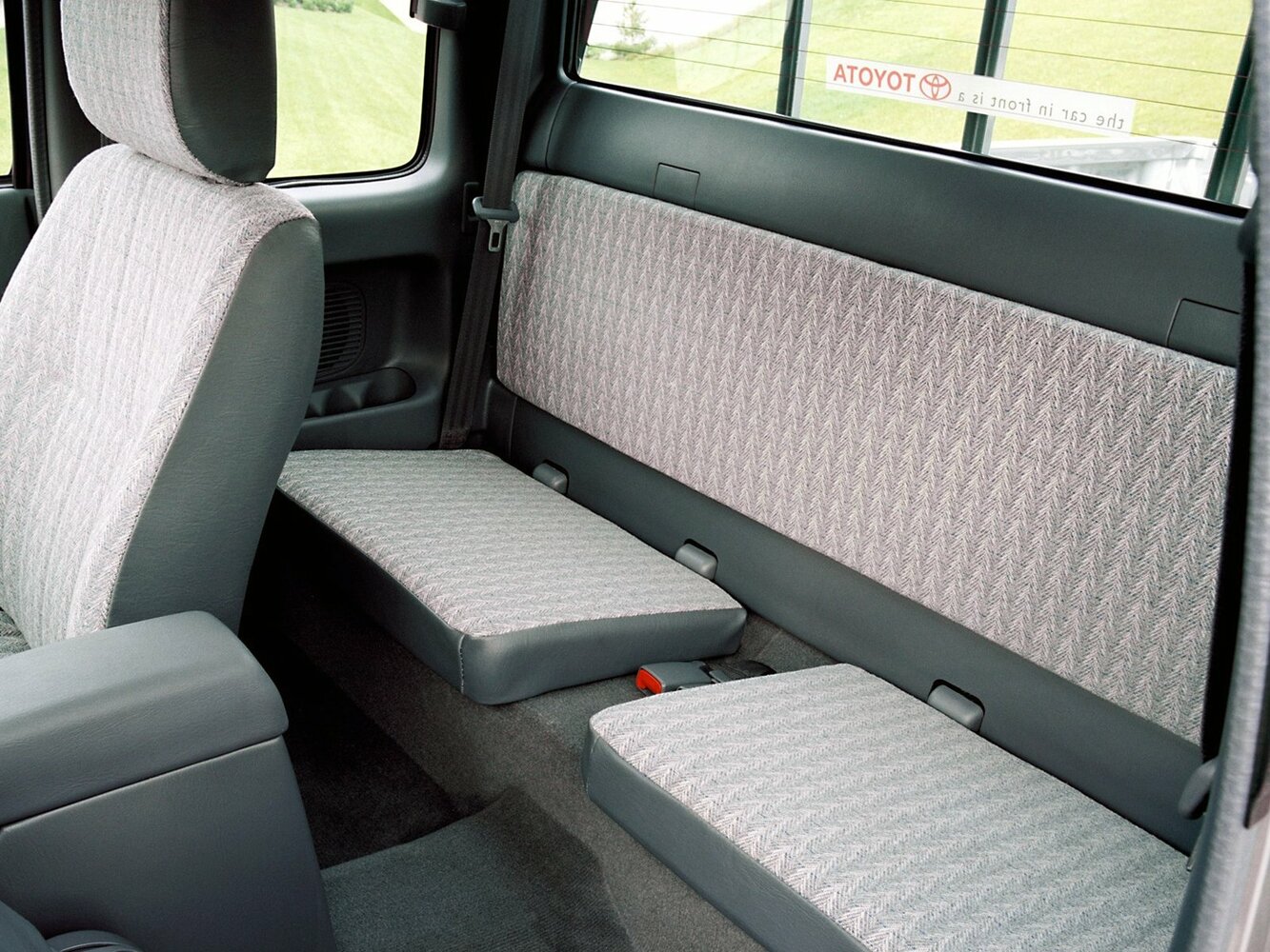 Toyota Hilux, VI facelift, 2001–2005, Pickup Полуторная кабина Xtra Cab: Rear cabin