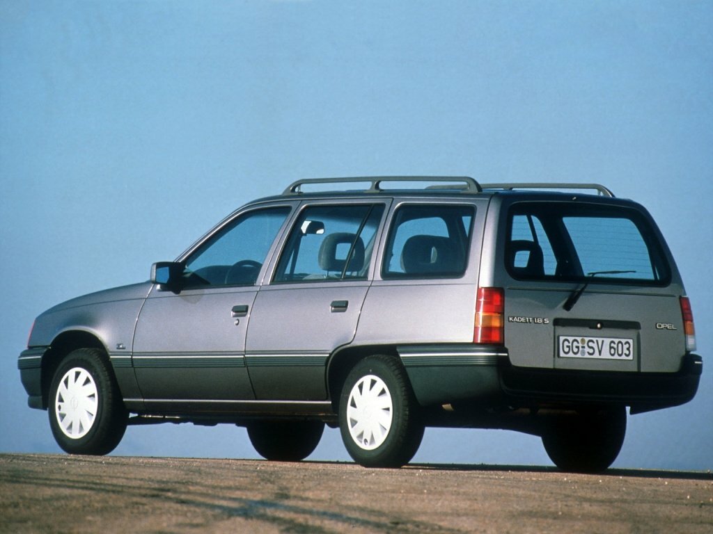 Opel Kadett, E Рестайлинг, 1989–1993, Универсал 5 дв.: Вид сзади в три четверти