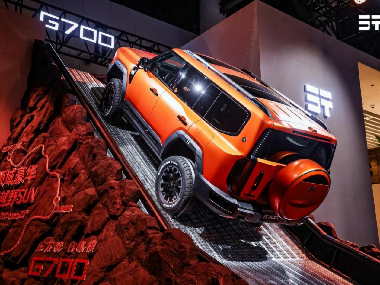 Jetour G700, , 2025–2026, Внедорожник 5 дв.: Вид сзади в три четверти