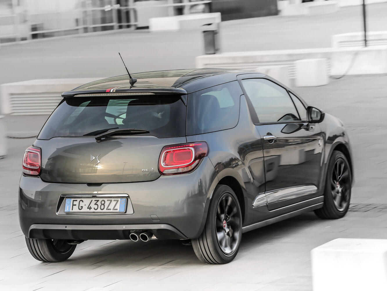 DS 3, I facelift, 2016–2019, Hatchback 3 door: Rear three-quarter view