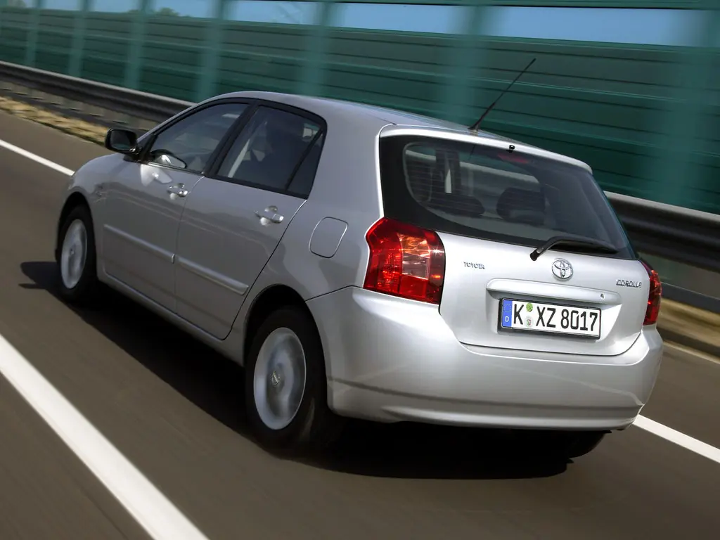 Toyota Corolla, 9 поколение, E120, Хэтчбек 5 дв., Европа, 08.2000 - 06.2004: фото поколения 8