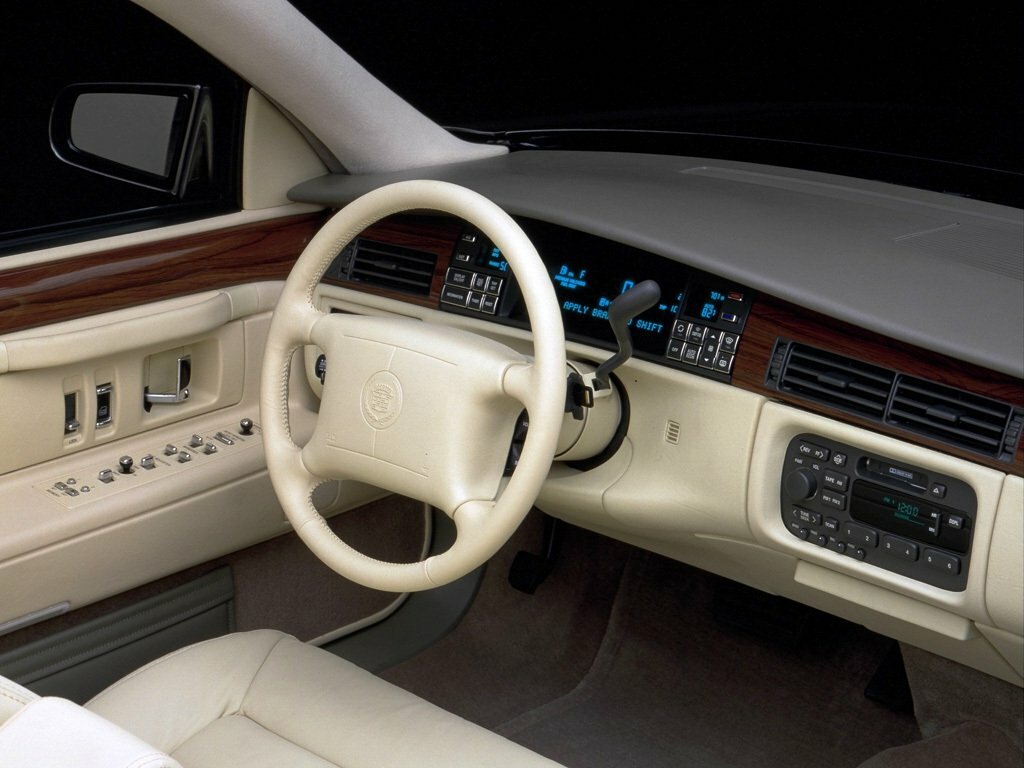 Cadillac DeVille, VII, 1994–1999, Седан: Передняя часть салона