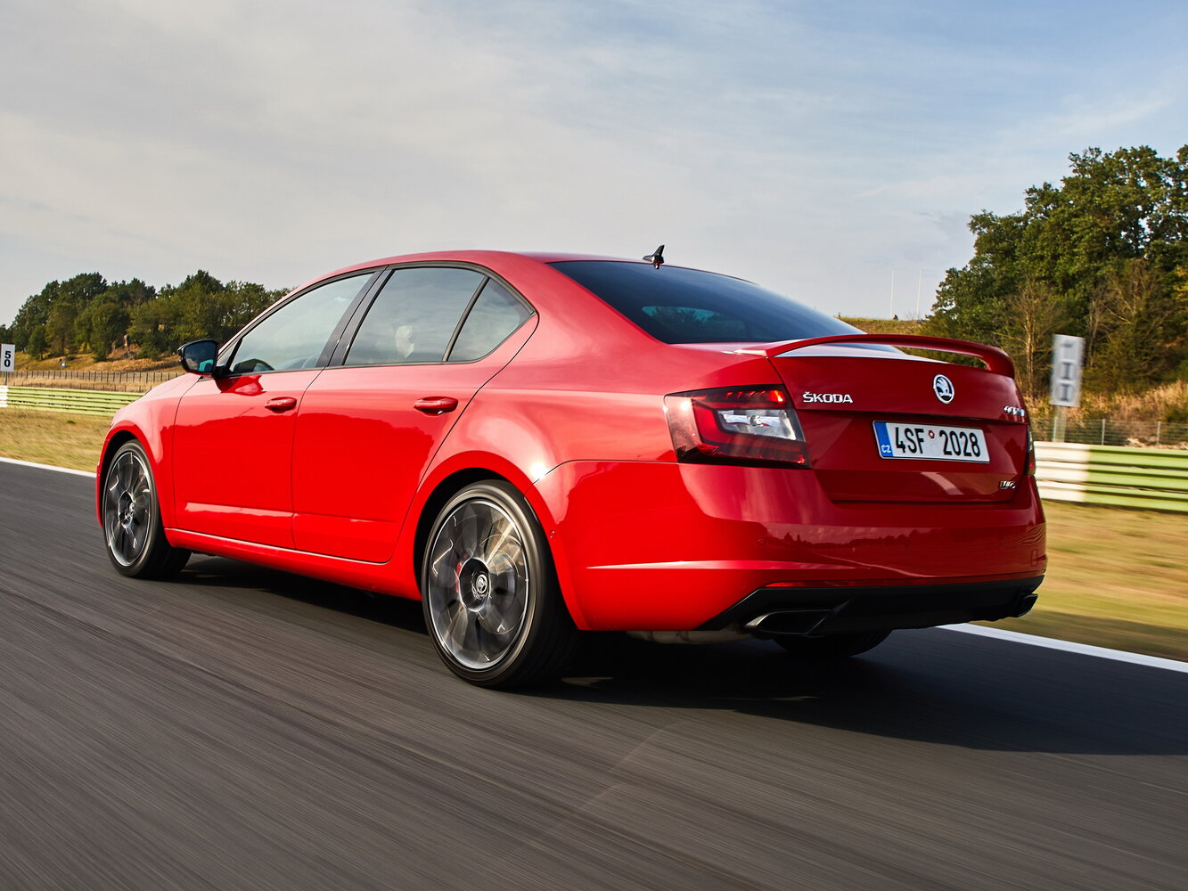Skoda Octavia RS, III Рестайлинг, 2017–2020, Лифтбек: Вид сзади в три четверти