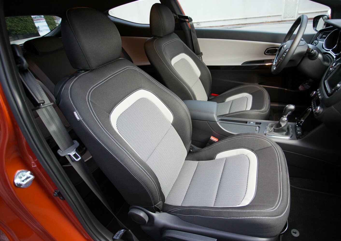 Kia Ceed, II, 2012–2015, Hatchback 3 door: Front cabin