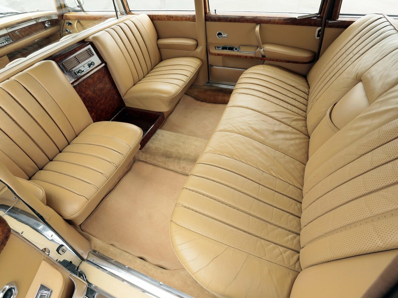 Mercedes-Benz W100, , 1964–1981, Седан Pullman: Задняя часть салона