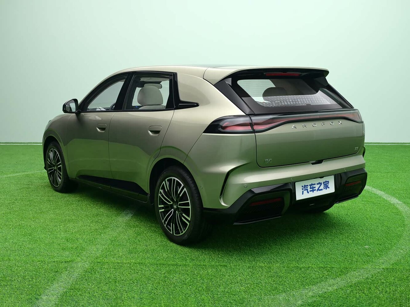 Arcfox Beta T1, , 2026–2026, Хэтчбек 5 дв.: Вид сзади в три четверти