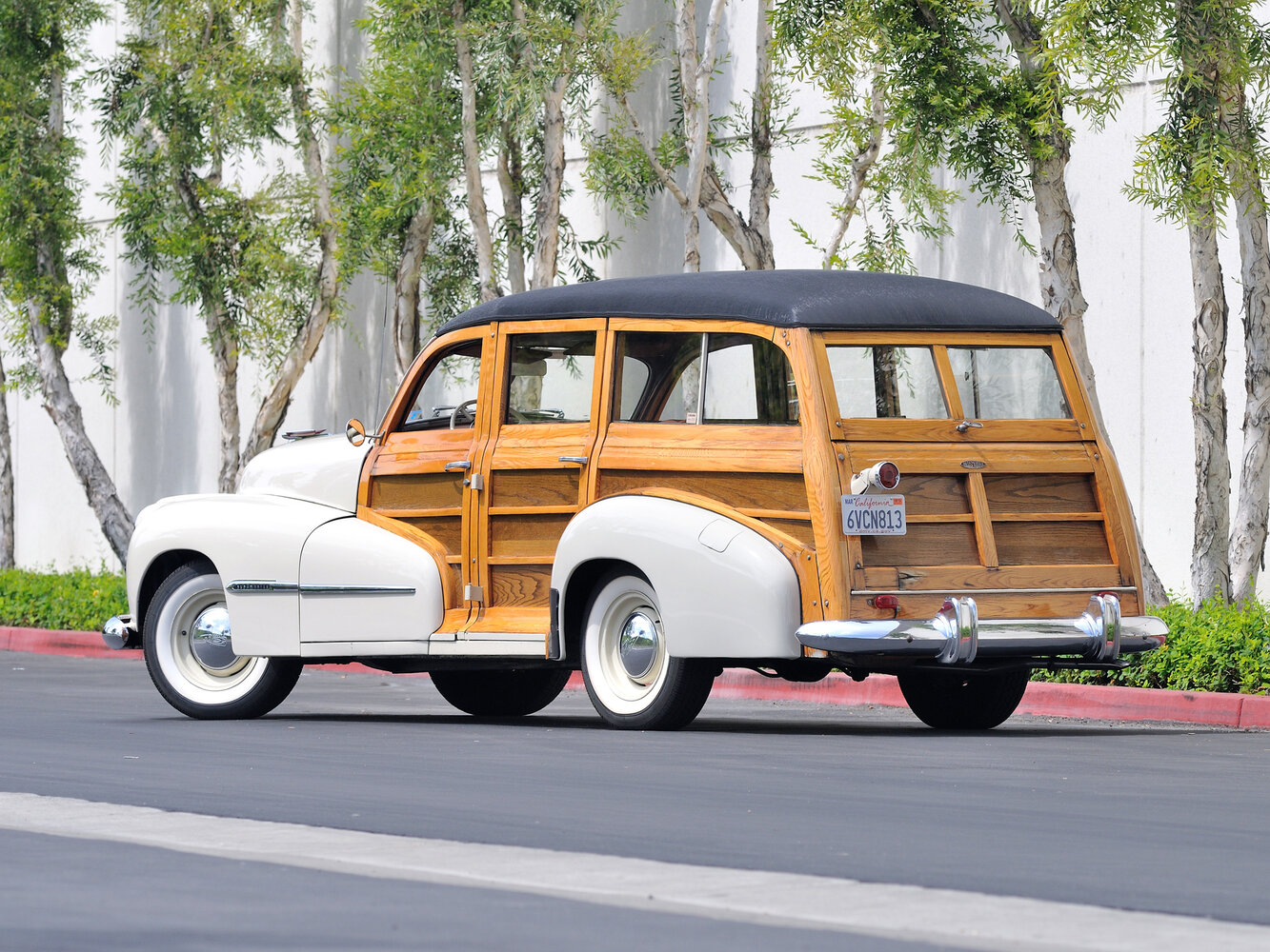 Oldsmobile Series 60, II, 1941–1948, Estate 5 door: Rear three-quarter view