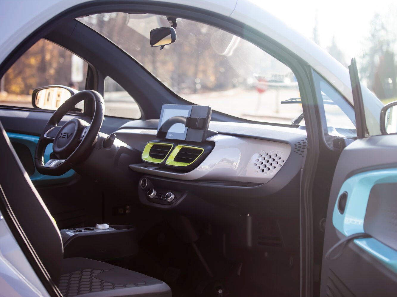 XEV Yoyo, , 2021–2026, Хэтчбек 3 дв.: Передняя часть салона