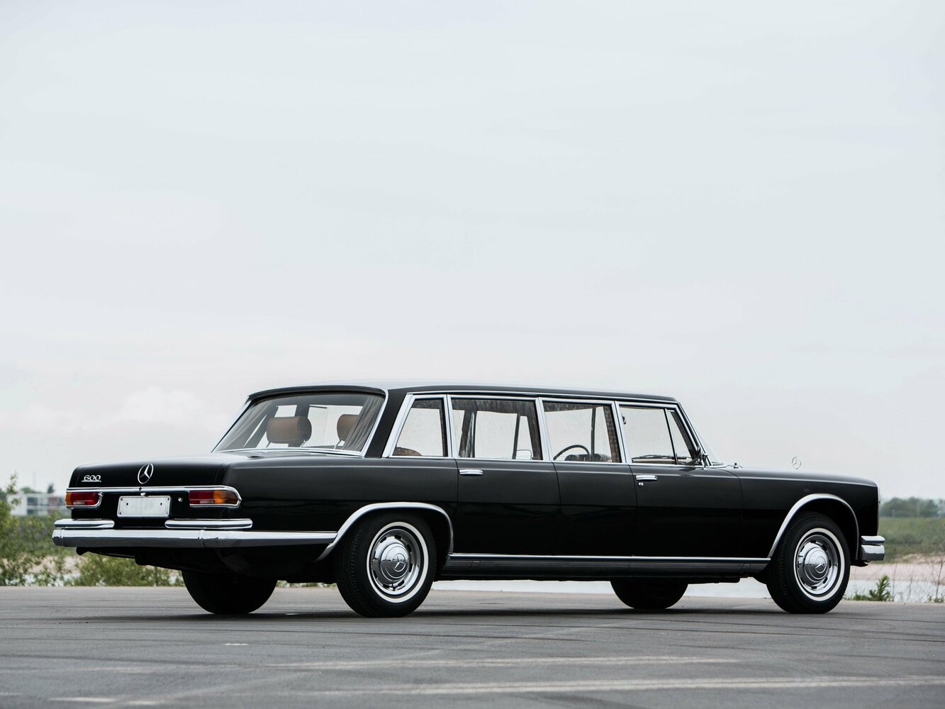 Mercedes-Benz W100, , 1964–1981, Седан Pullman: Вид сзади в три четверти