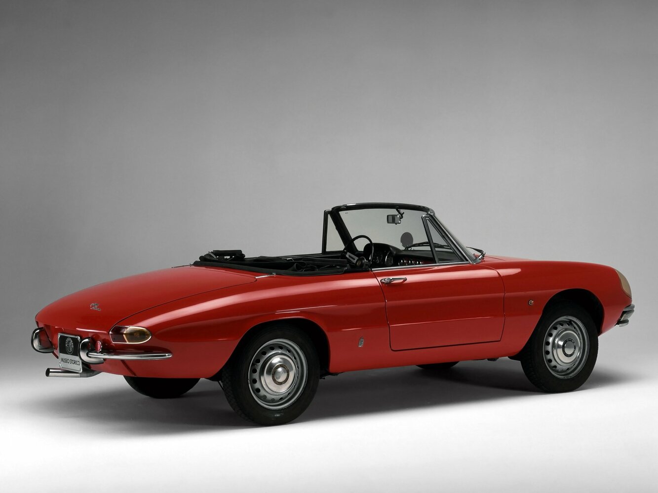 Alfa Romeo Spider, I, 1966–1993, Кабриолет: Вид сзади в три четверти