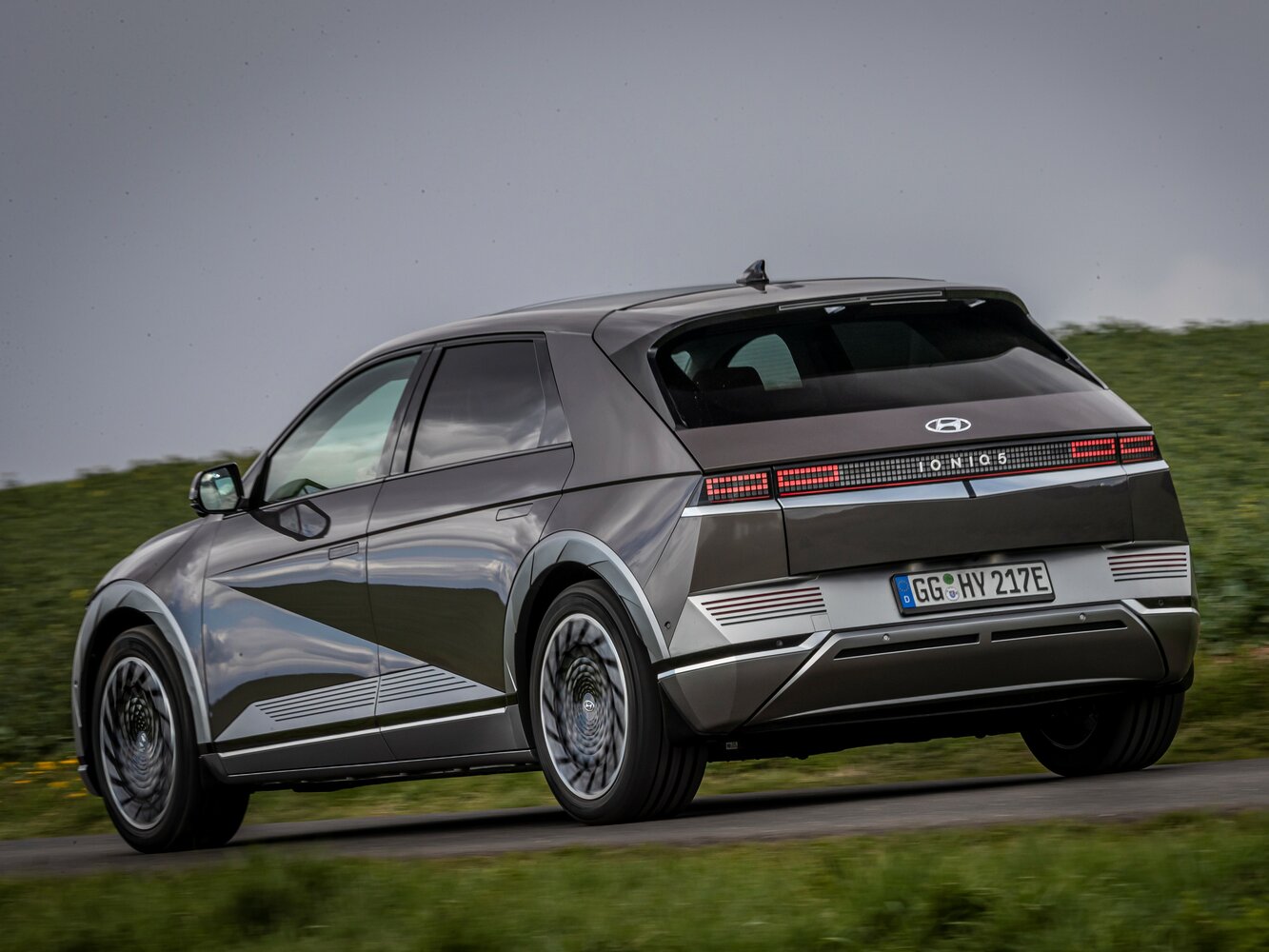 Hyundai IONIQ 5, I, 2021–2024, Внедорожник 5 дв.: Вид сзади в три четверти
