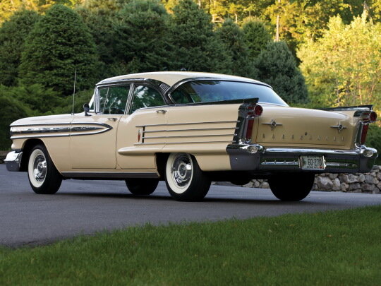 Oldsmobile Eighty-Eight, III, 1957–1958, Седан: Вид сзади в три четверти
