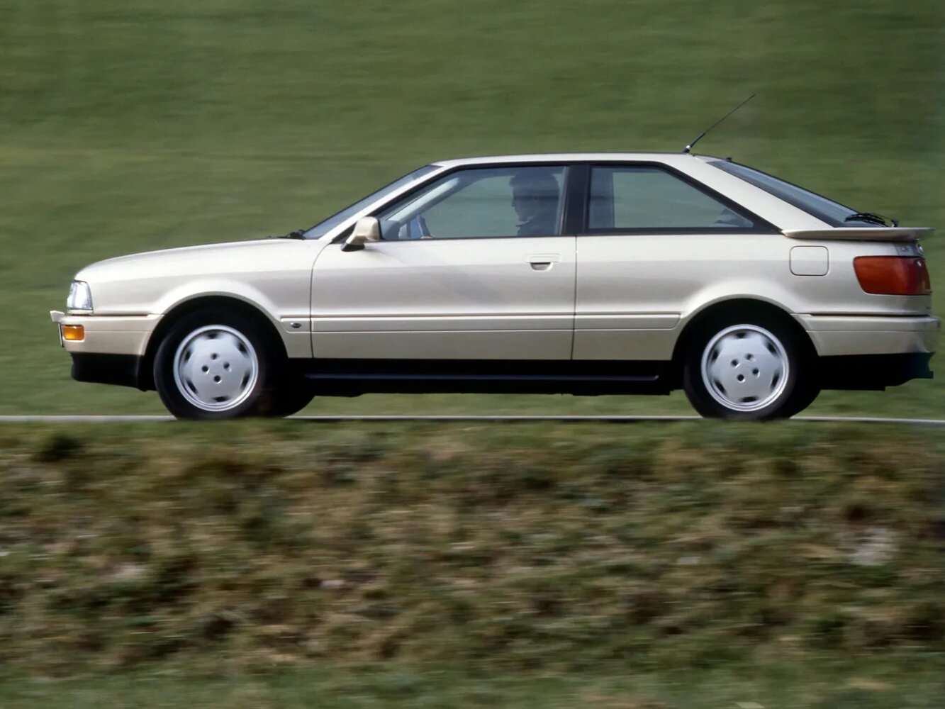 Audi Coupe, II (B3), 1988–1991, Купе: Вид сбоку
