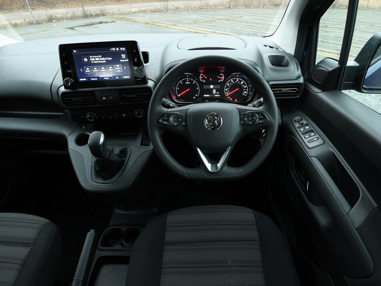 Vauxhall Combo, E, 2018–2024, Компактвэн XL: Передняя часть салона