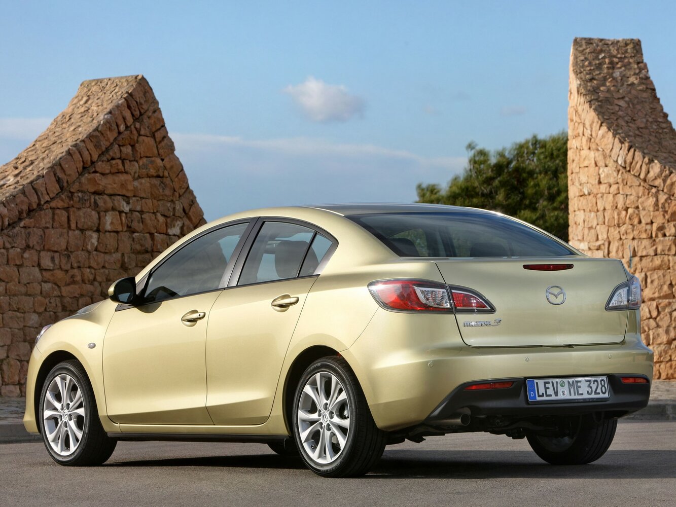 Mazda 3, II (BL), 2008–2011, Sedan: Rear three-quarter view