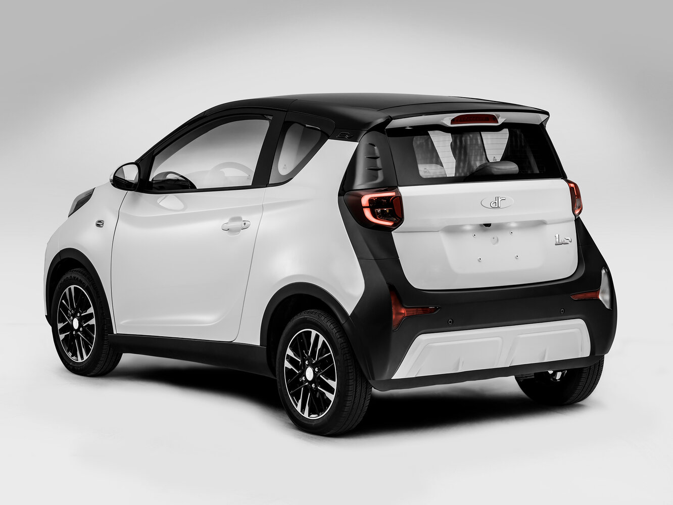 DR 1.0, , 2023–2026, Hatchback 3 door EV: Rear three-quarter view