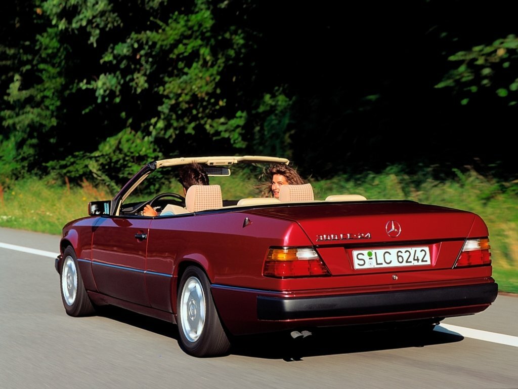 Mercedes-Benz W124, , 1984–1993, Кабриолет: Вид сзади в три четверти