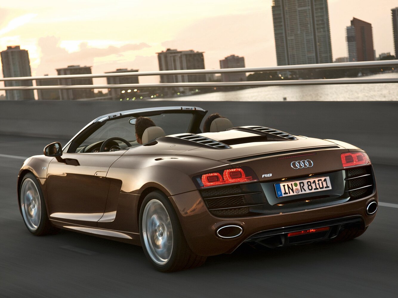 Audi R8, I (Typ 42), 2007–2012, Кабриолет: Вид сзади в три четверти