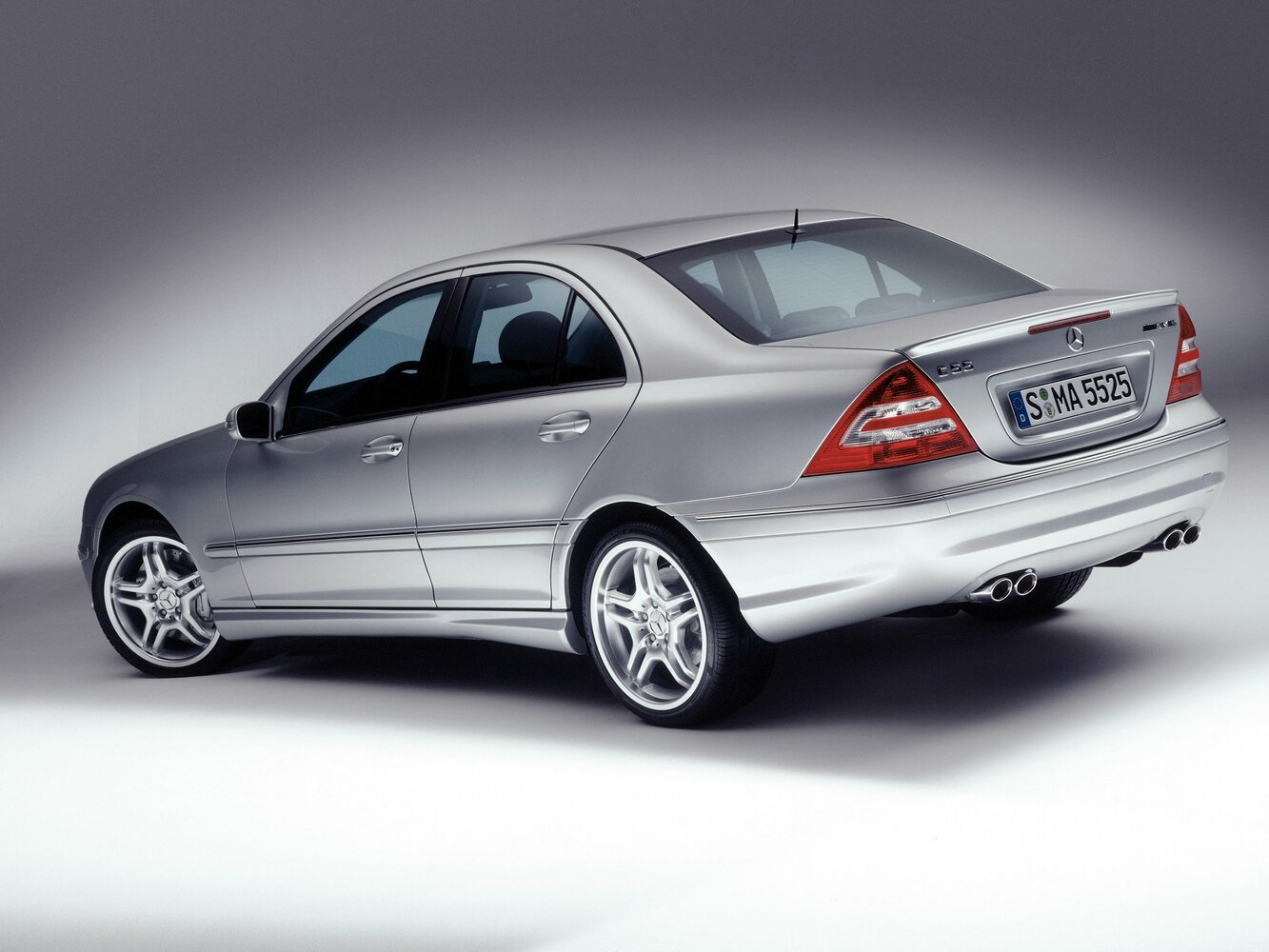 Mercedes-Benz C-Класс AMG, II (W203) Рестайлинг, 2004–2007, Седан: Вид сзади в три четверти