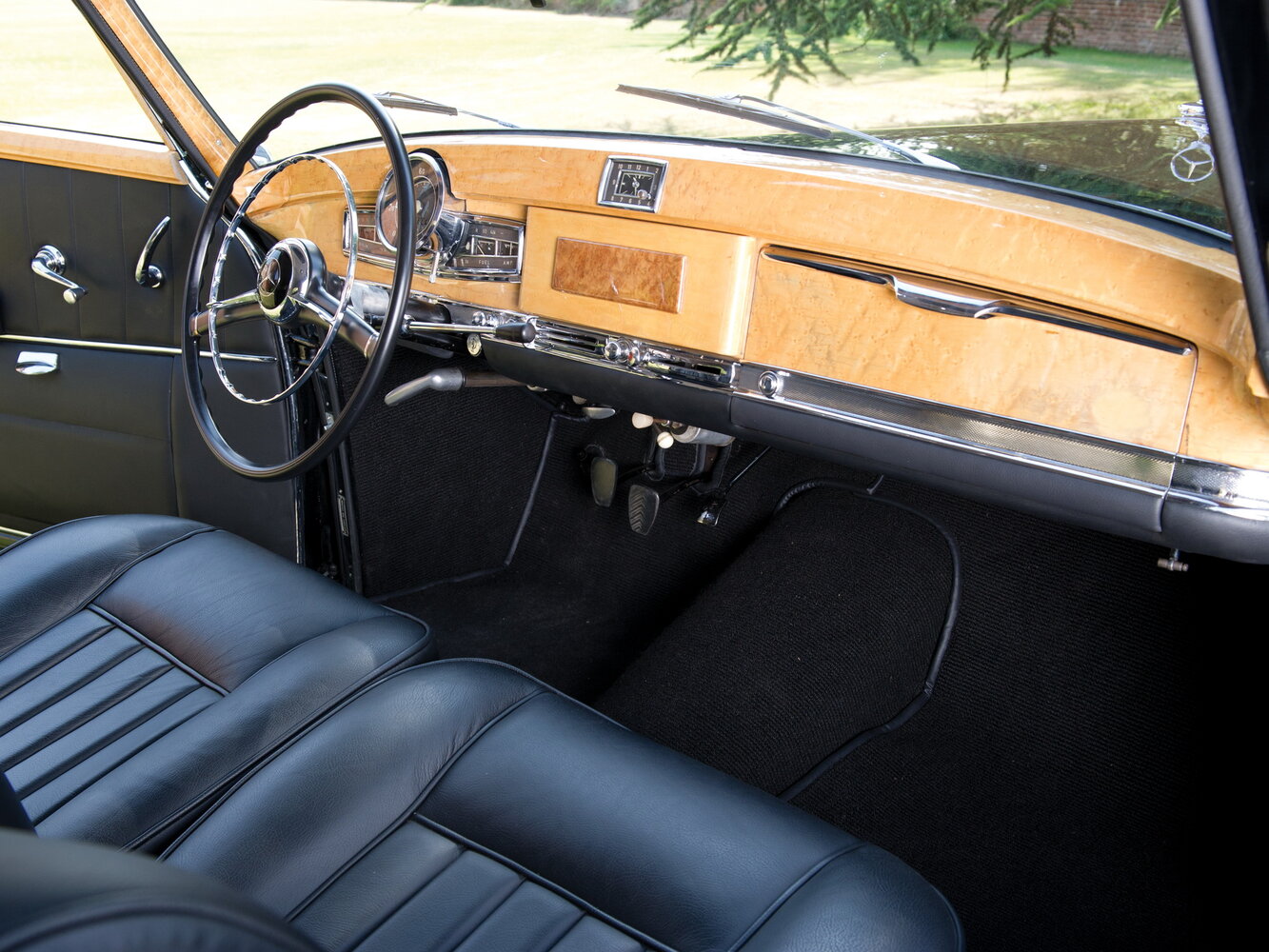 Mercedes-Benz W188, , 1951–1958, Купе: Передняя часть салона