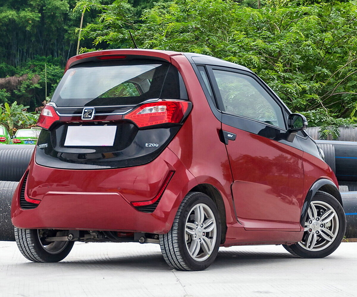 Zotye E200, , 2016–2021, Хэтчбек 3 дв.: Вид сзади в три четверти