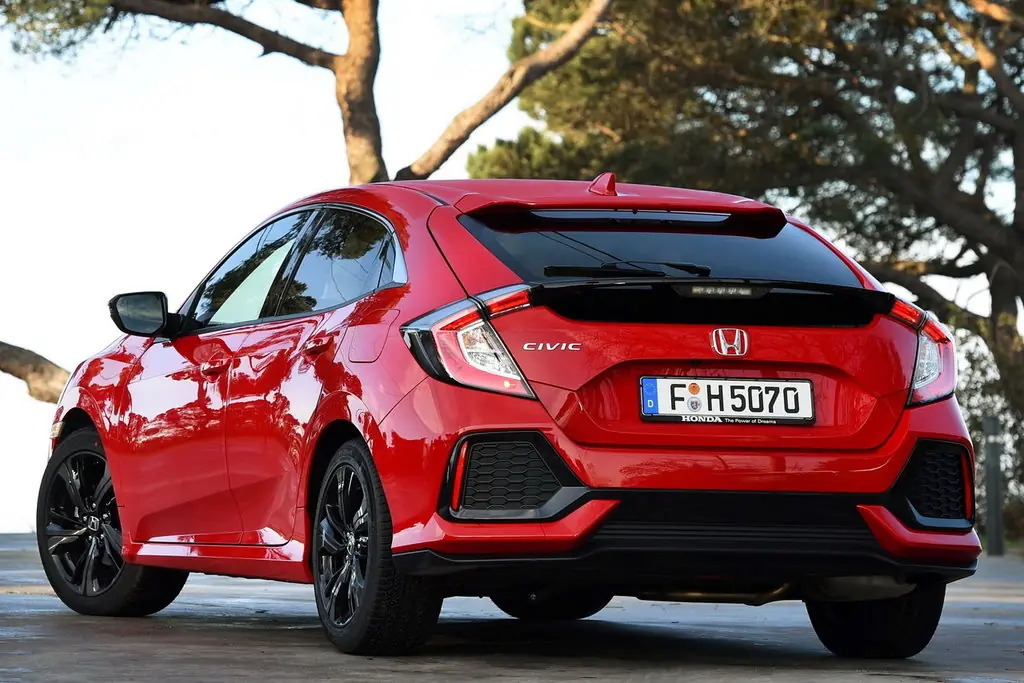 Honda Civic, 10 поколение, FK, Хэтчбек 5 дв., Европа, 12.2016 - 11.2019: фото поколения 17