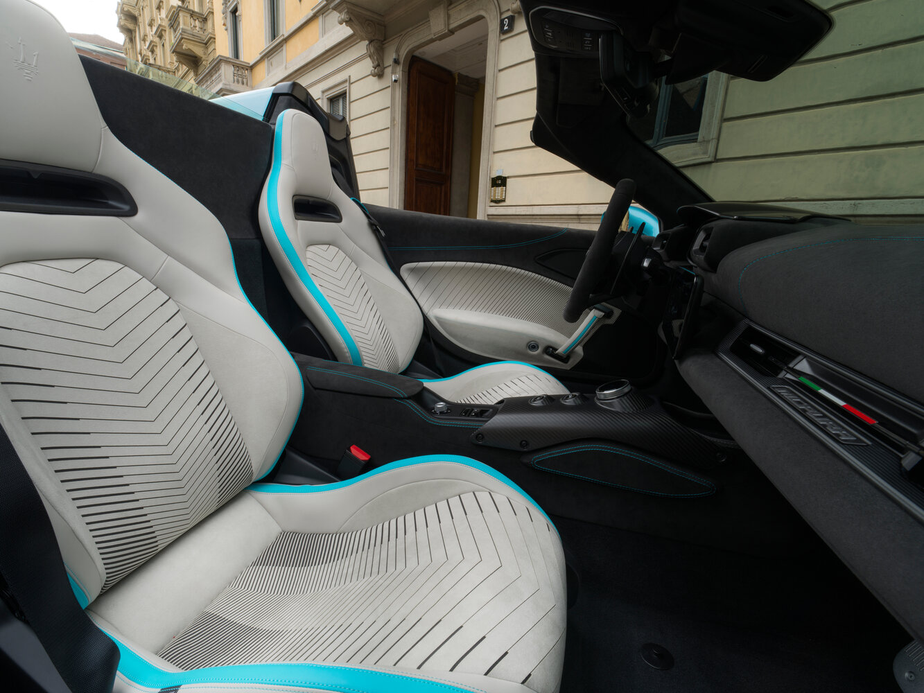 Maserati MCPura, , 2025–2026, Родстер Ceilo: Передняя часть салона
