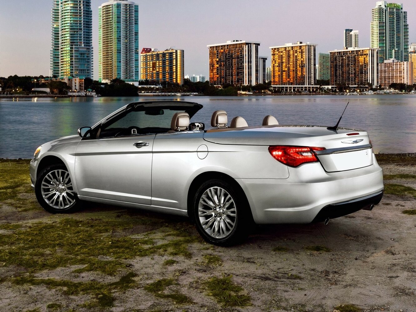 Chrysler 200, I, 2010–2014, Кабриолет: Вид сзади в три четверти