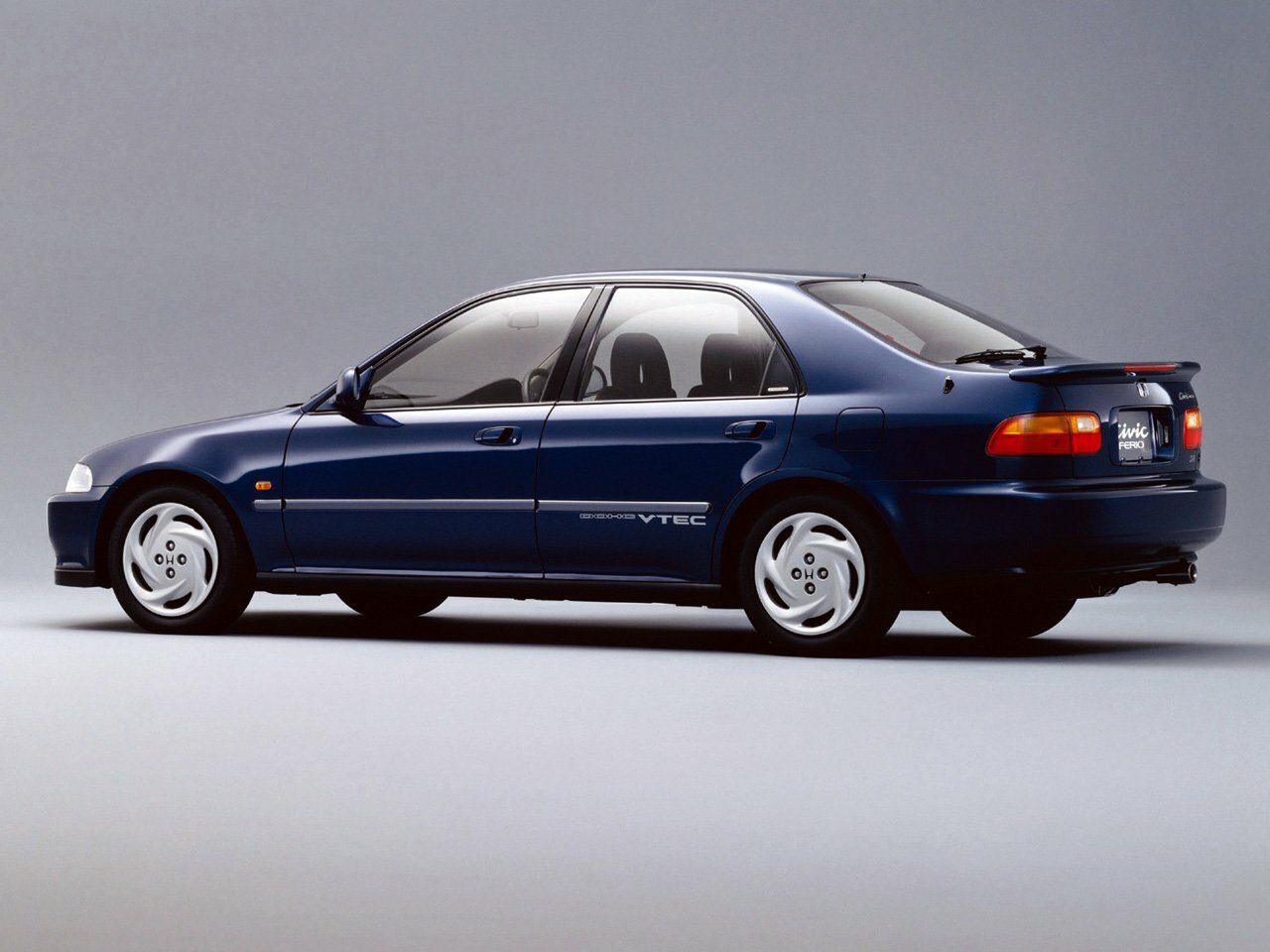 Honda Civic, V, 1991–1997, Sedan: Rear three-quarter view