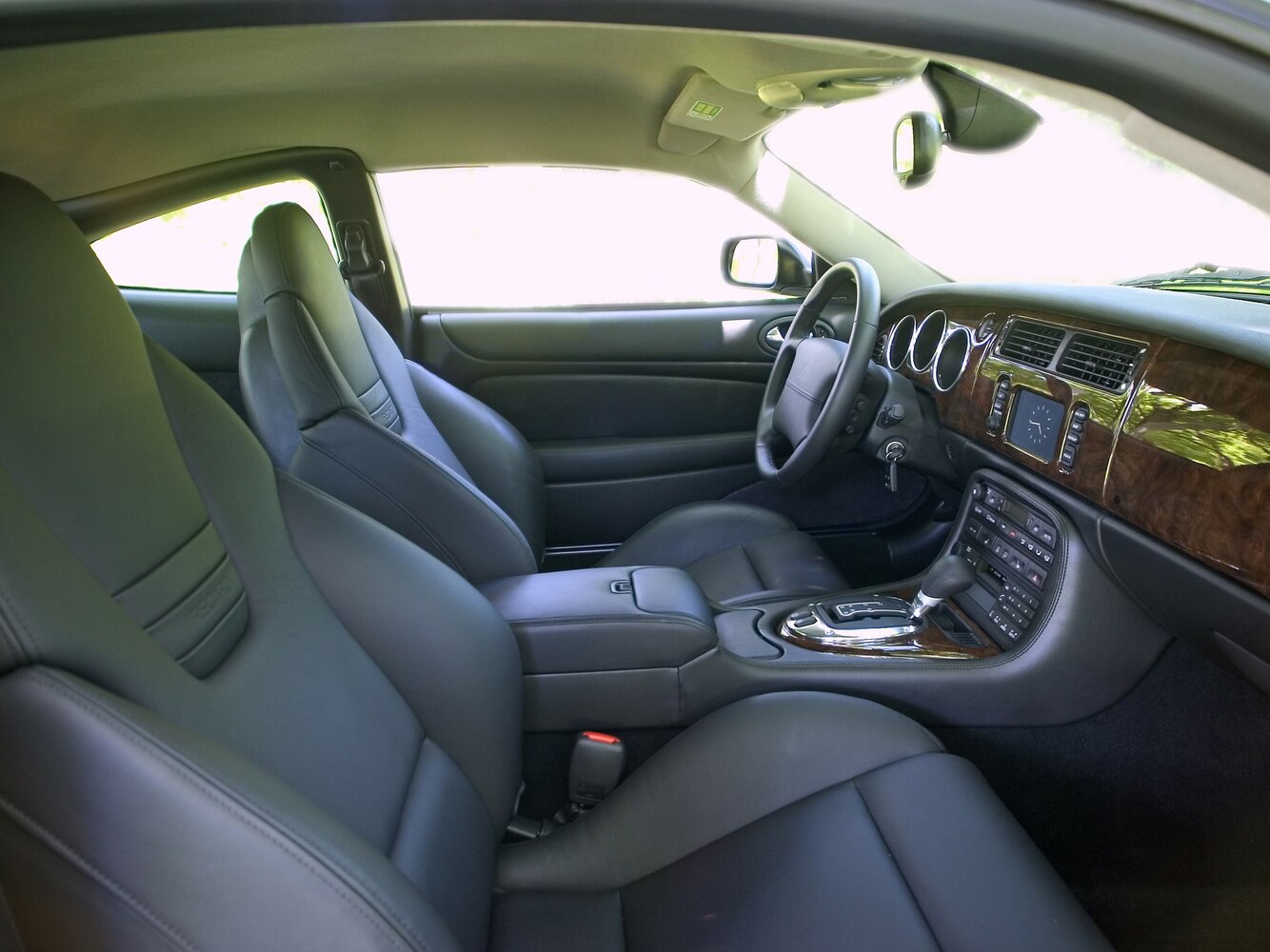 Jaguar XKR, I Рестайлинг, 2004–2006, Купе: Передняя часть салона