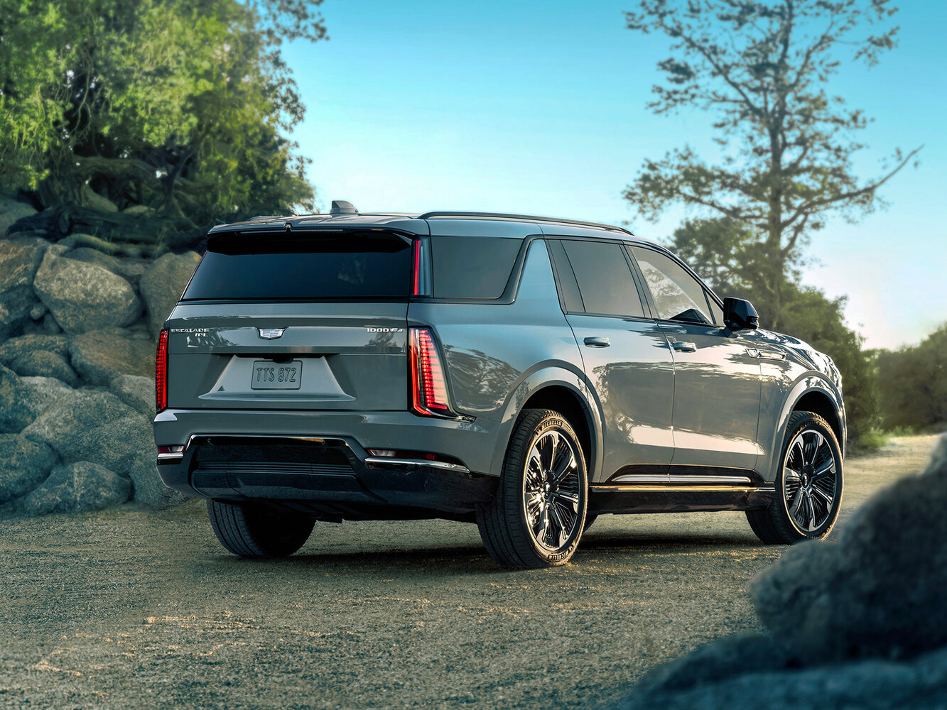 Cadillac Escalade iQ, , 2024–2026, Внедорожник 5 дв. L: Вид сзади в три четверти