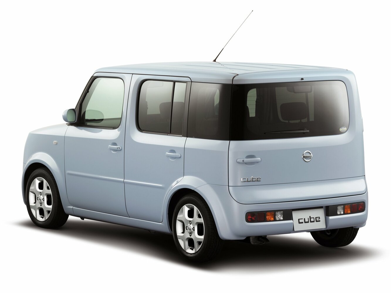 Nissan Cube, II (Z11), 2002–2008, Compact MPV: Rear three-quarter view