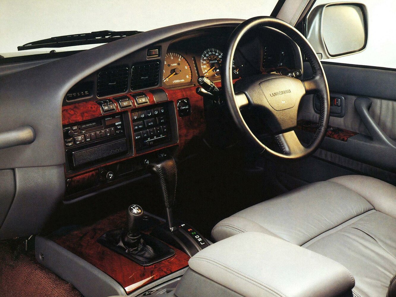 Toyota Land Cruiser, 80 Series, 1989–1994, SUV 5 door: Front cabin
