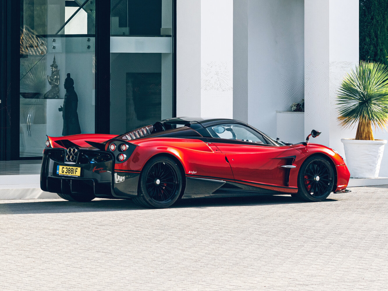 Pagani Huayra, , 2012–2026, Родстер: Вид сзади в три четверти
