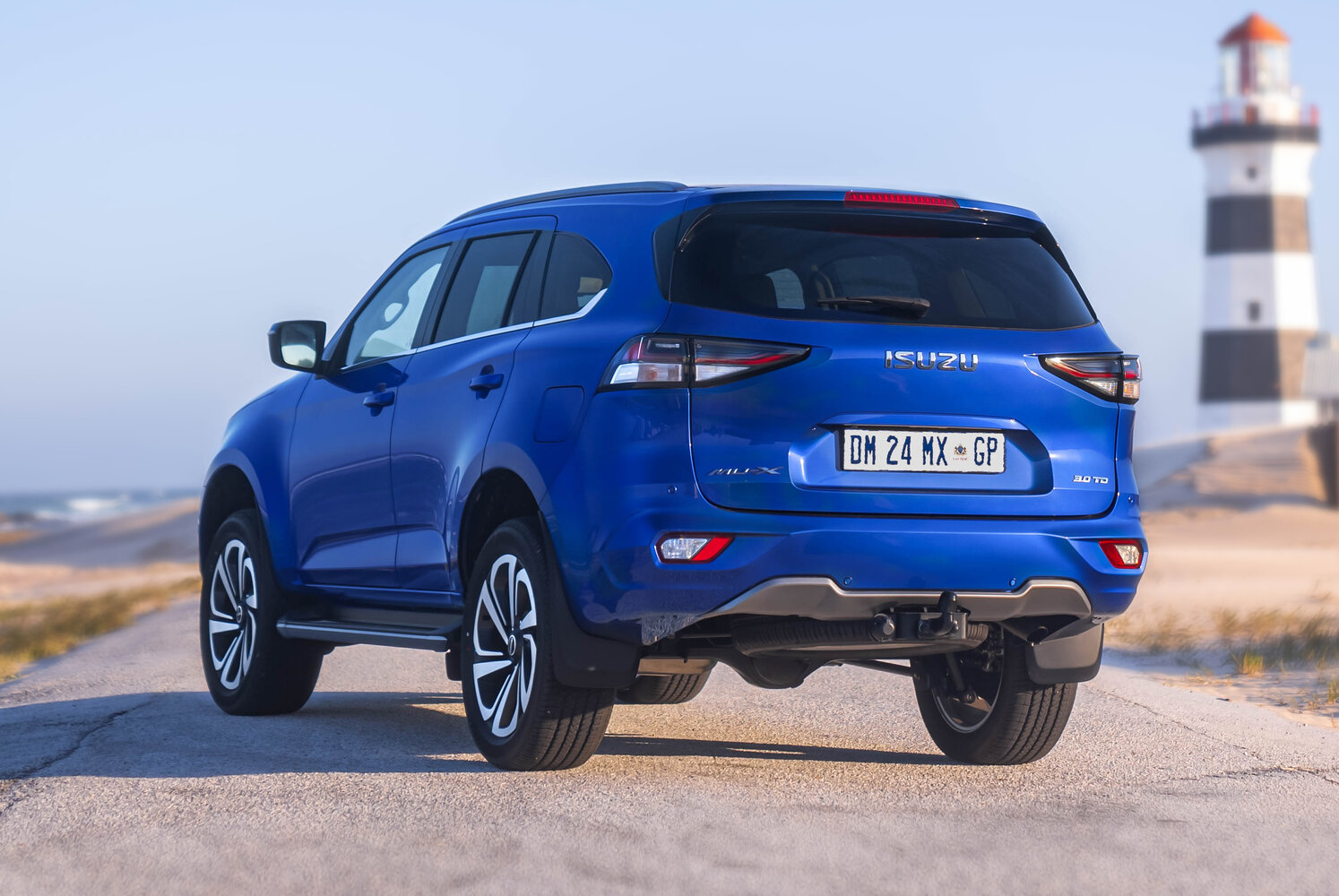 Isuzu MU-X, II, 2020–2024, SUV 5 door: Rear three-quarter view