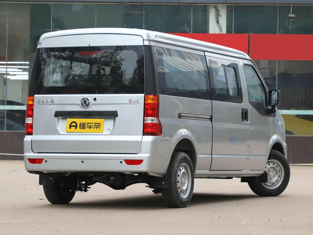Dongfeng C36, I Рестайлинг, 2020–2026, Минивэн: Вид сзади в три четверти