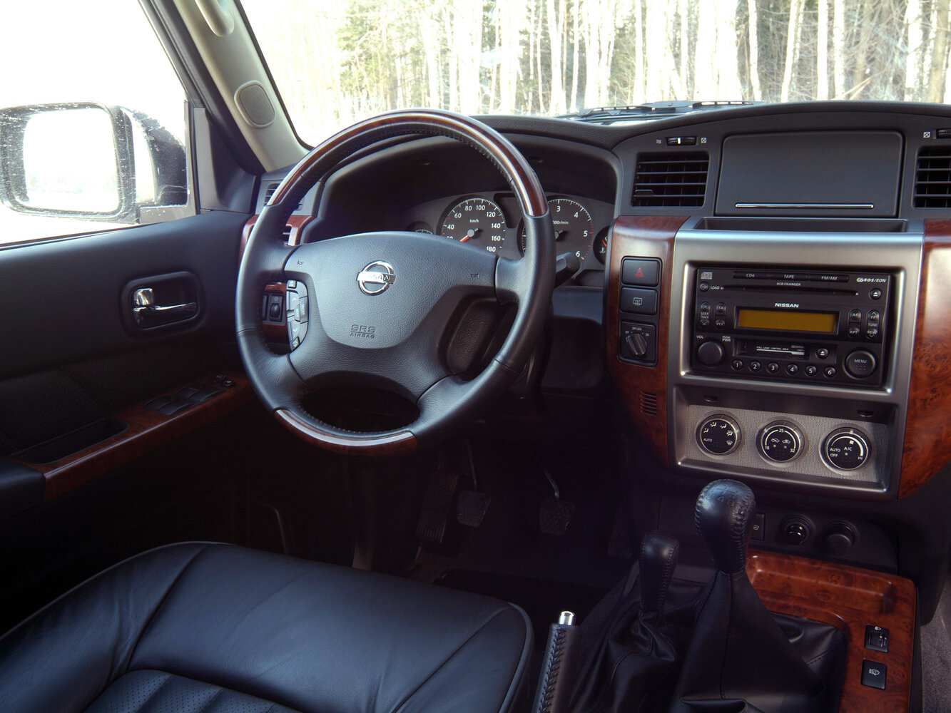 Nissan Patrol, V (Y61) facelift, 2004–2024, SUV 5 door: Front cabin