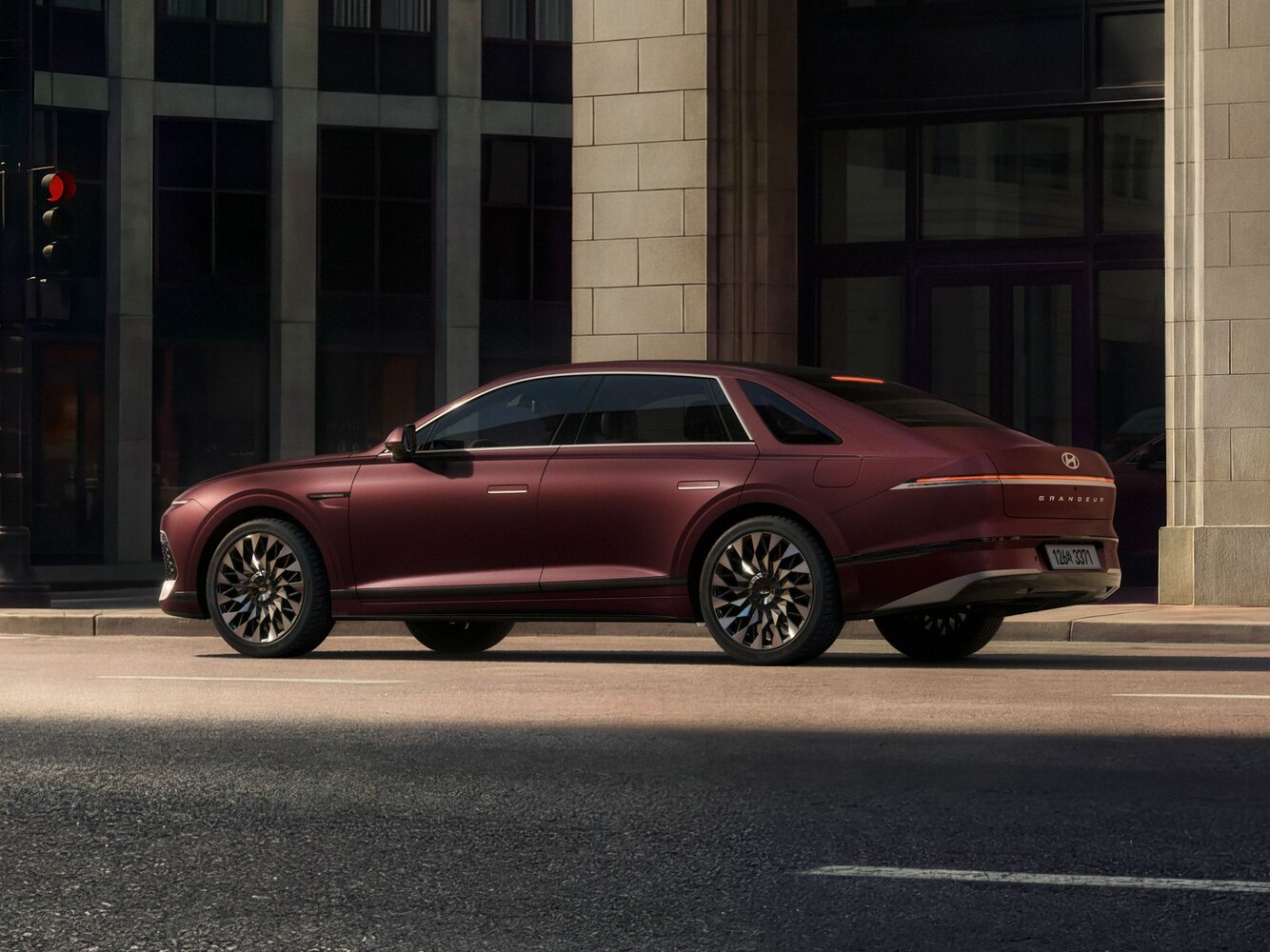 Hyundai Grandeur, VII Рестайлинг, 2026–2026, Седан: Вид сзади в три четверти